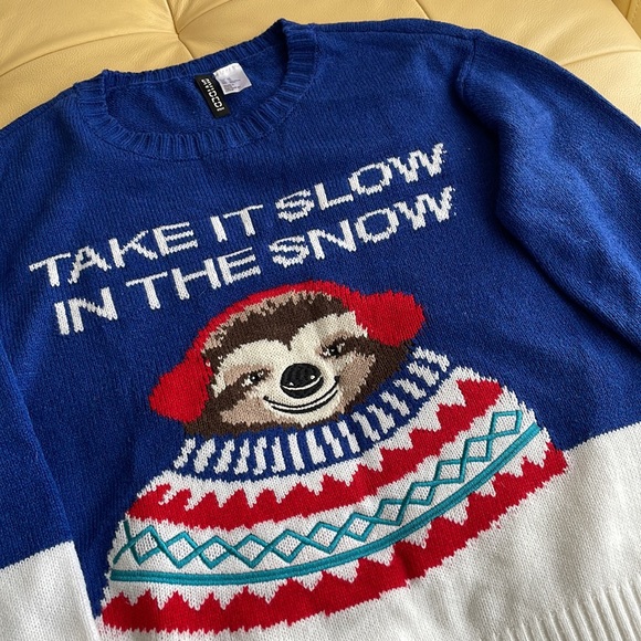 ✨SOLD✨ Christmas Holiday Sweater - Sloth XS - Picture 2 of 6